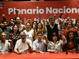 (Télam) El Partido Obrero (PO) y el Movimiento Socialista de los Trabajadores (MST) presentaron hoy una fórmula presidencial integrada por el legislador porteño Gabriel Solano y la dirigente gremial Vilma Ripoll, para competir en las primarias abiertas, simultáneas y obligatorias (PASO) y convocaron a un Plenario de la Izquierda para decidir las demás precandidaturas dentro del Frente de Izquierda Unidad (FIT-U).