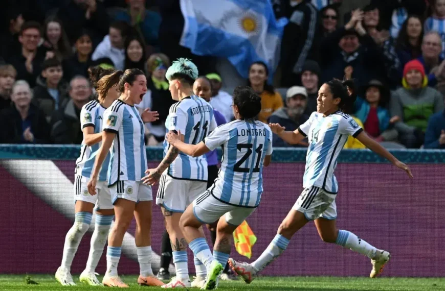 La selección argentina de fútbol empató 2-2 frente a Sudáfrica