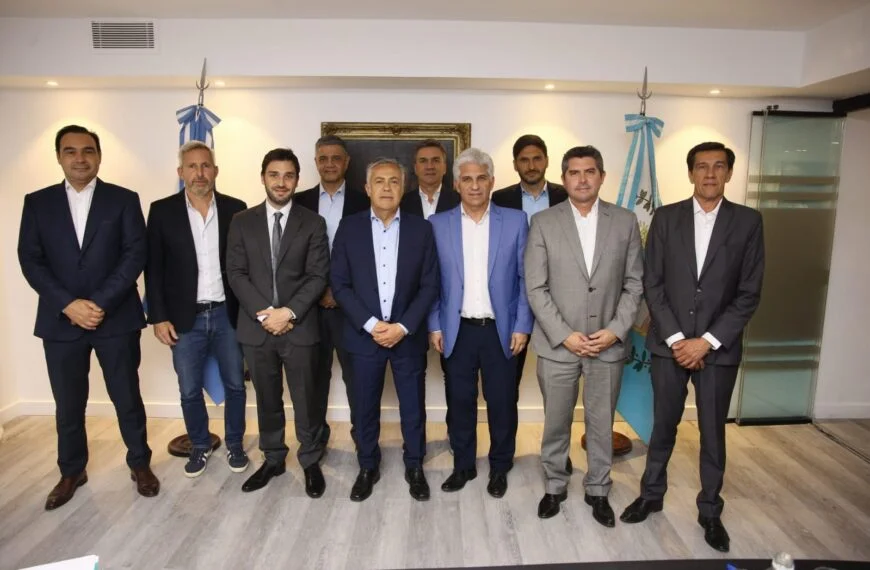 Se reúnen gobernadores y legisladores de JxC