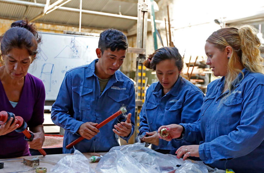 El empleo formal privado cayó por décimo mes consecutivo
