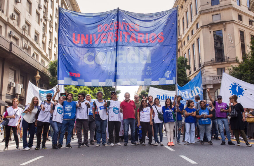 Paro docente: la policía arrojó gas pimienta a los manifestantes