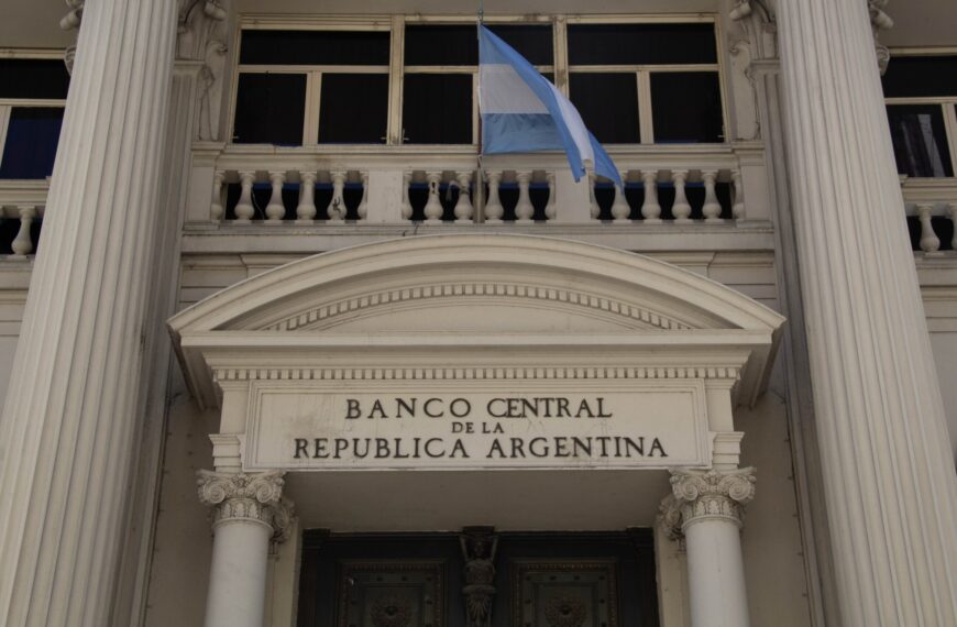 El Banco Central cerró las cuentas bimonetarias para turistas