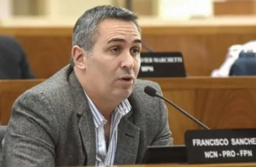 Más bajas en el Gobierno: Francisco Sánchez renunció como secretario…