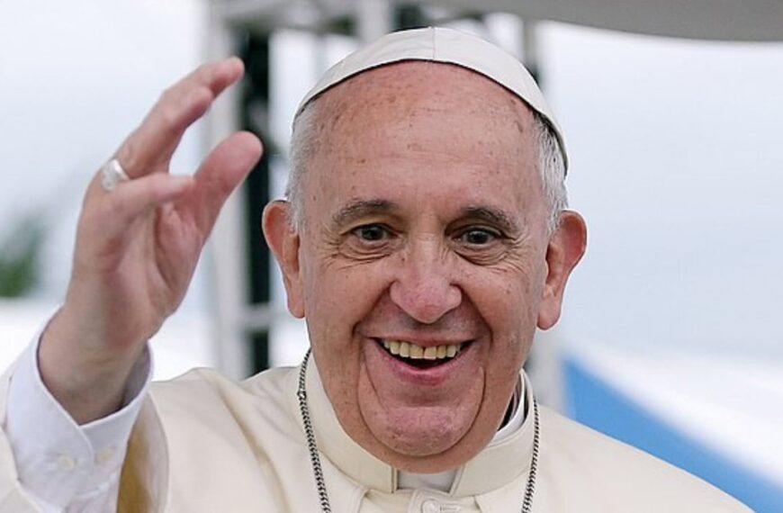 El Vaticano informó que el Papa pasó una noche tranquila