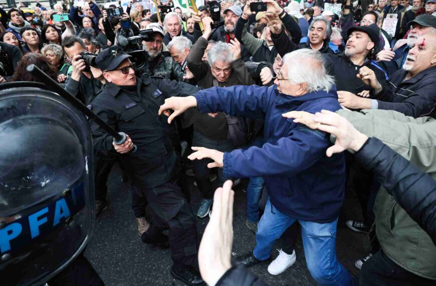 Los jubilados vuelven a marchar a Plaza de Mayo contra&hellip;