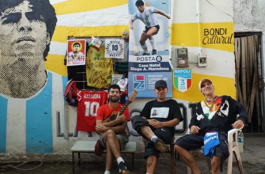 Manu Chao visitó la casa natal de Diego Maradona