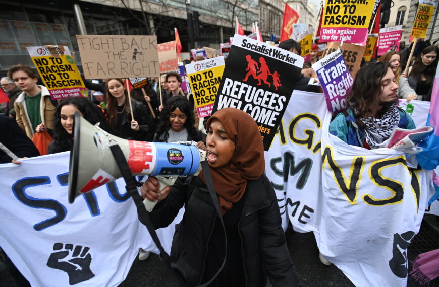 Masiva manifestación en Londres contra fallo del Supremo que excluye…