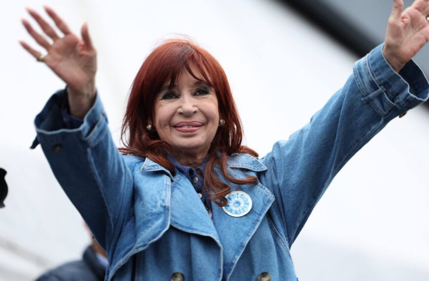Cristina Kirchner: “El modelo económico actual está al borde del…