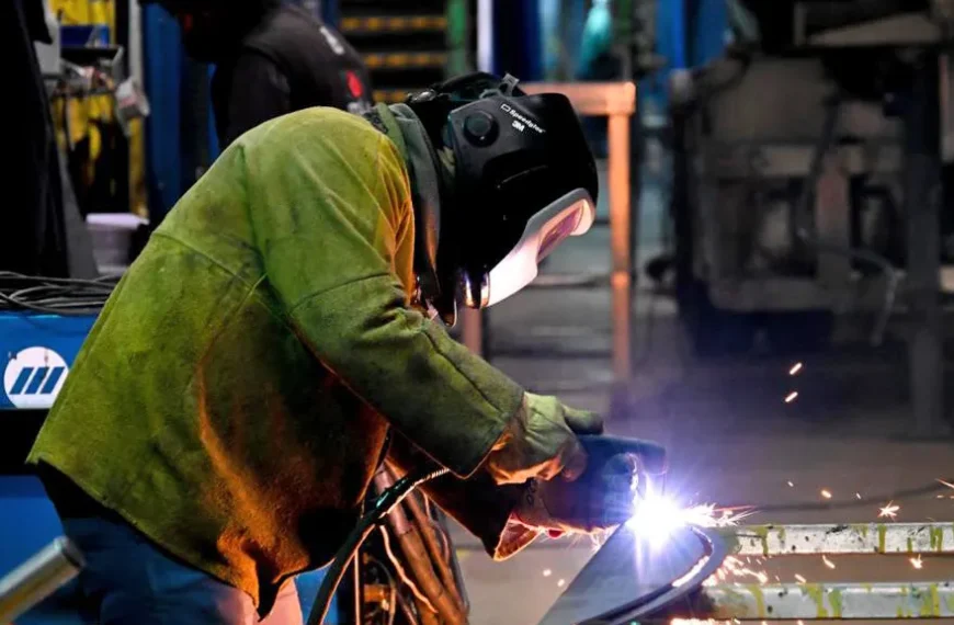 La industria mostró en mayo un leve repunte en el…