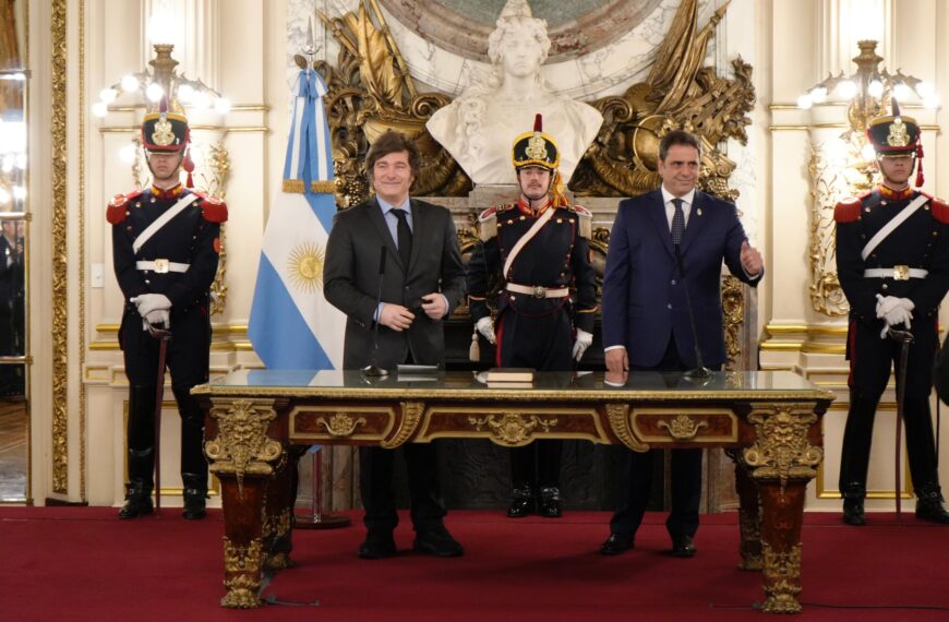 Milei reactivó el Ministerio del Interior y tomó juramento a…