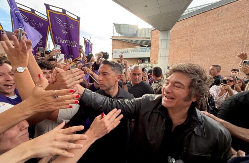 Violencia en el acto de Milei en Córdoba: militantes libertarios…