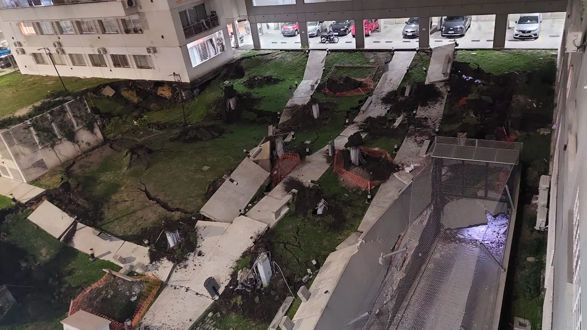 Tensión tras el derrumbe en Parque Patricios: vecinos intentaron entrar a sus departamentos y chocaron con la Policía