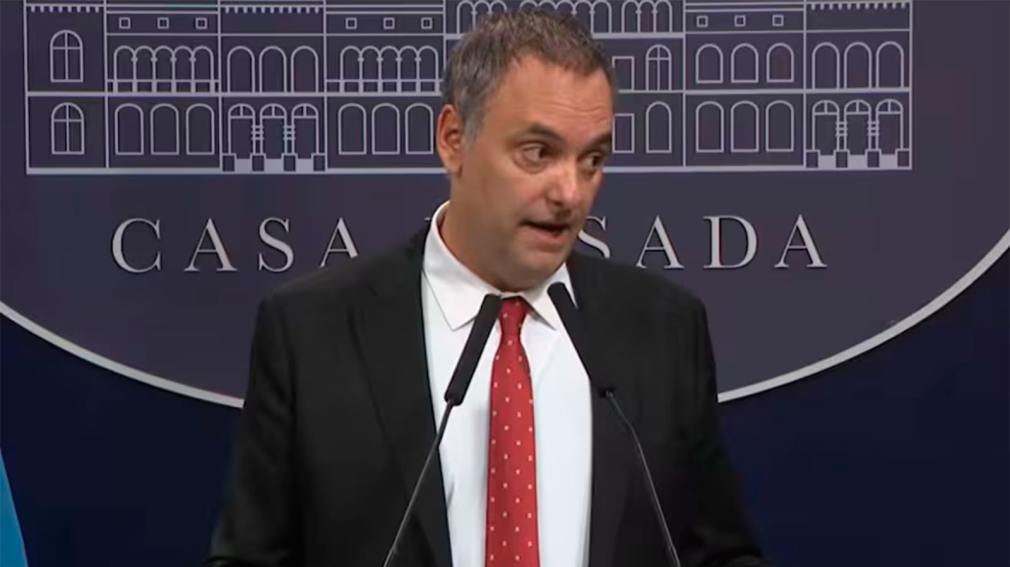 Investigan a Adorni por un préstamo de U$S 100.000 de dos policías de la Federal