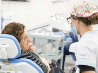 Odontólogos suspenden la atención a afiliados por una deuda millonaria con PAMI