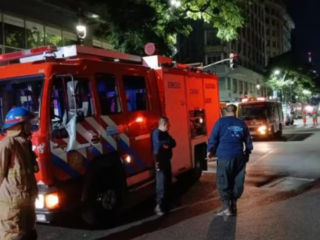 Evacuaron a 100 personas de un hotel del microcentro porteño por un incendio