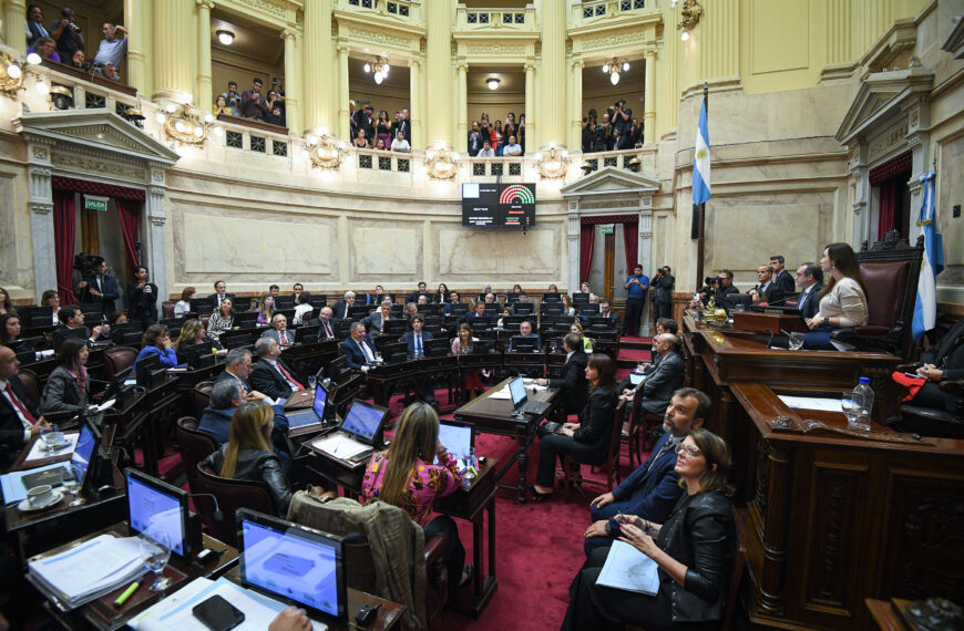 El Senado debate la venta de tierras a extranjeros,…