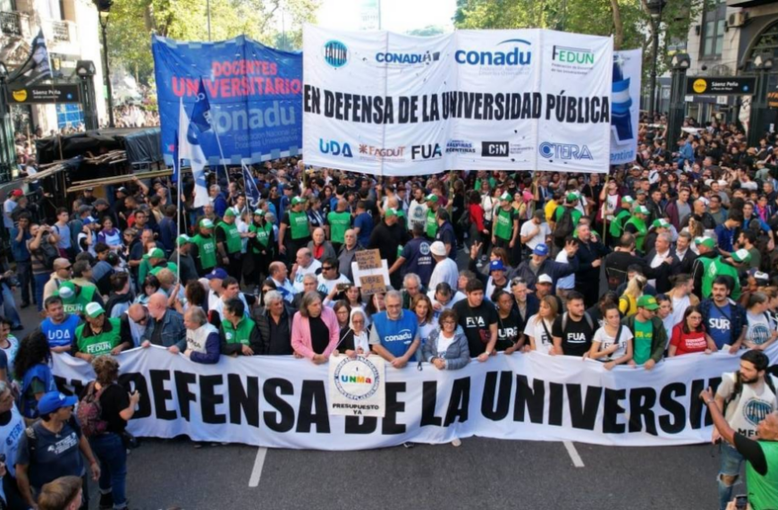 Docentes universitarios realizan un paro nacional de 48 horas…