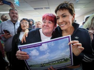 Histórico: Mayra Mendoza anunció la construcción de un nuevo Polideportivo en Bernal Oeste