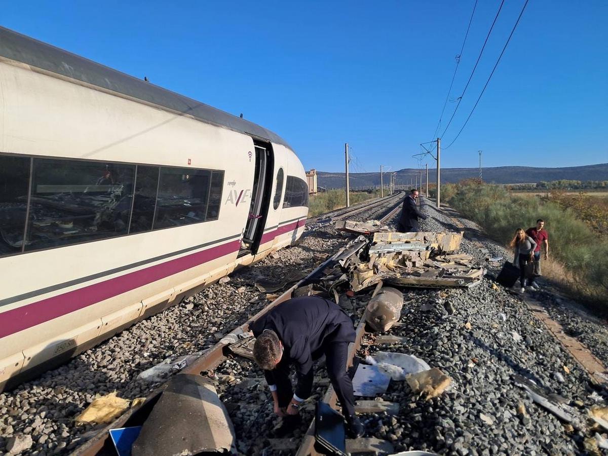 Conmoción en España: 68 muertos tras un choque de trenes y sospechas sobre una falla de seguridad